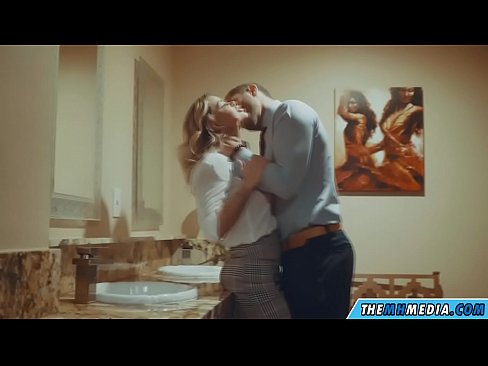 ❤️ Når en barmfagre blondine forfører dig på et offentligt toilet Porn video at da.redgast4asset.ru